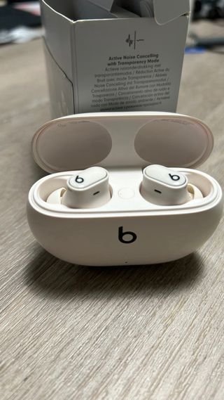Auricolari Beats Studio Buds+ Beige/Bianco