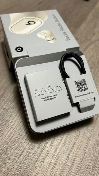 Auricolari Beats Studio Buds+ Beige/Bianco