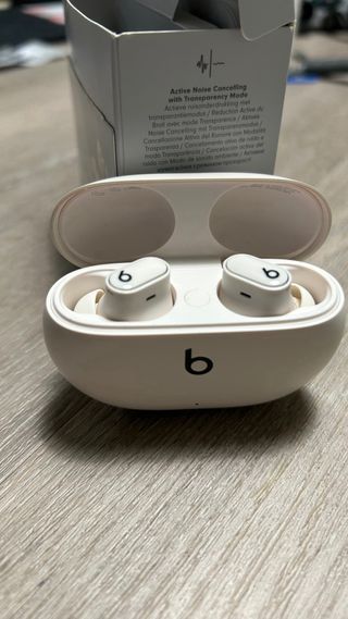Auricolari Beats Studio Buds+ Beige/Bianco