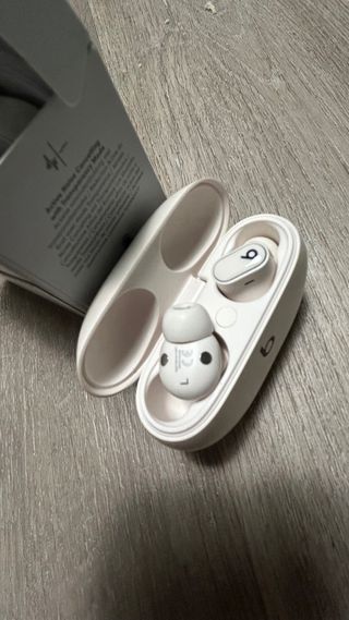 Auricolari Beats Studio Buds+ Beige/Bianco