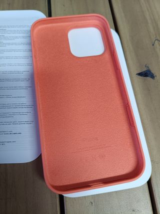 Apple Funda de silicona con MagSafe para el iPhone 16 Pro Max - Mandarina