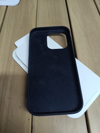 Funda de silicona con MagSafe para el iPhone 16 Pro - Negro