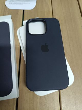 Funda de silicona con MagSafe para el iPhone 16 Pro - Negro