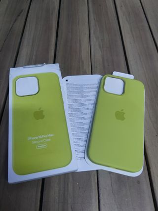 Apple Funda de silicona con MagSafe para el iPhone 16 Pro Max - Amarillo carambola
