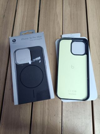 Apple Funda Beats con MagSafe para el iPhone 16 Pro Max - Negro noche