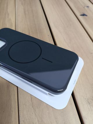 Apple Funda Beats con MagSafe para el iPhone 16 Pro Max - Negro noche