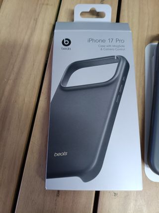 Apple Funda Beats con MagSafe y Control de Cámara para el iPhone 17 Pro - Gris antracita