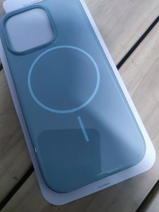 Funda Beats con MagSafe para iPhone 16 Pro