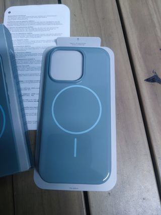 Funda Beats con MagSafe para iPhone 16 Pro