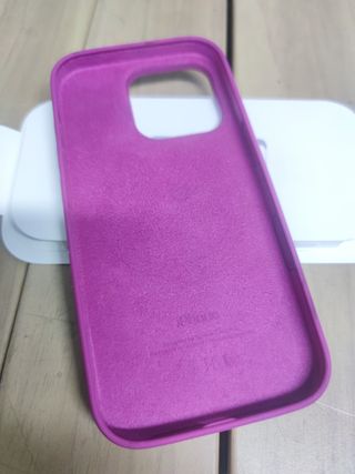 Funda de silicona con MagSafe para el iPhone 16 Pro - Fucsia