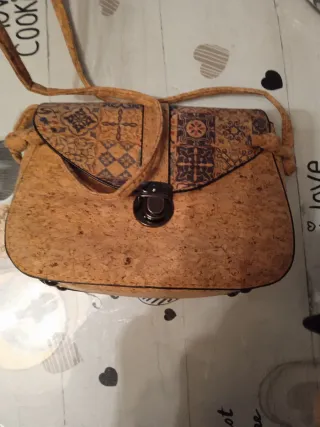 Bolso ligero estampado efecto corcho