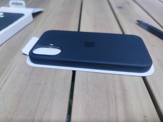 Funda de silicona con MagSafe para el iPhone 16 - Negro