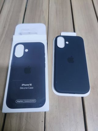 Funda de silicona con MagSafe para el iPhone 16 - Negro