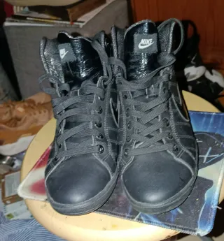 Nike Court LT Mid Mujer Negro