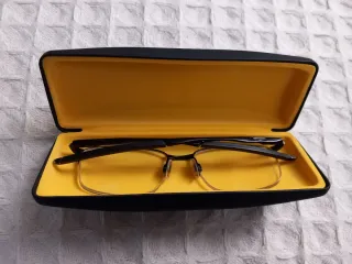 Estuche Gafas Óptica Universitaria Negro