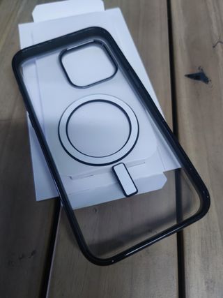 Funda Lumen Series con MagSafe de OtterBox para el iPhone 15 Pro Max - Negro