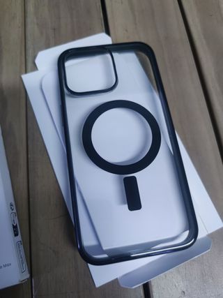 Funda Lumen Series con MagSafe de OtterBox para el iPhone 15 Pro Max - Negro