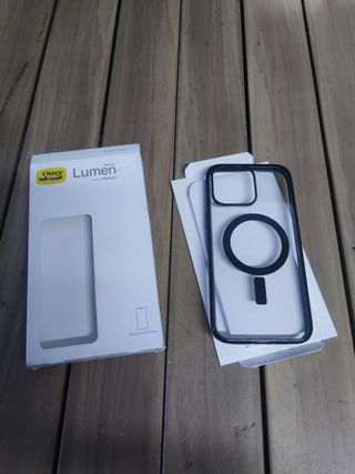 Funda Lumen Series con MagSafe de OtterBox para el iPhone 15 Pro Max - Negro
