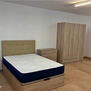 Liquidación,canapés y colchones armarios y sofas