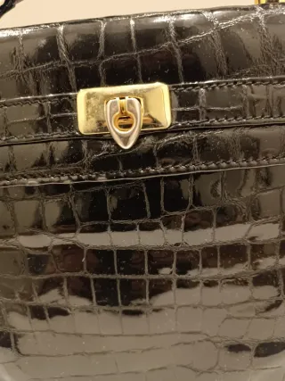 Bolso negro efecto piel de cocodrilo