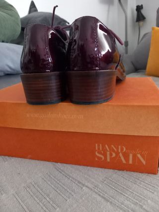 Zapatos charol burdeos Gadea