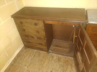 Máquina de coser Alfa con mueble
