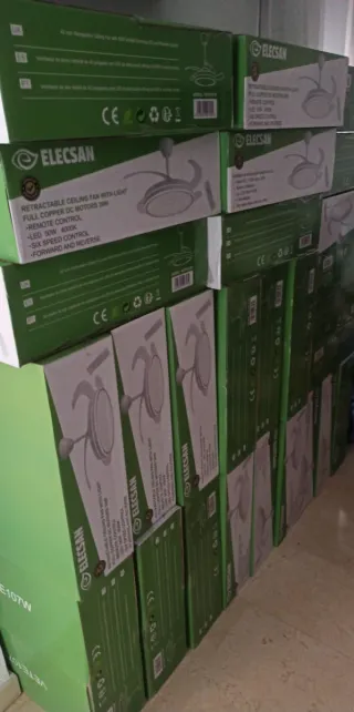 Ventilador de techo con aspas retráctil