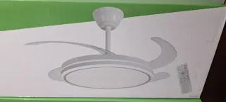 Ventilador de techo con aspas retráctil