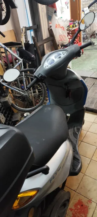 Piaggio FLY 100 Scooter Automático