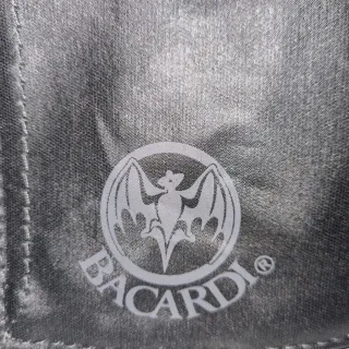 Bolso bandolera Bacardi negro y rojo