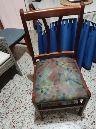 Sillas de comedor de madera y tela