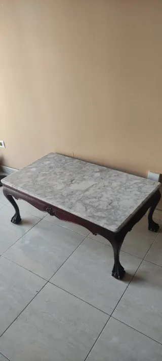 Mesa de centro de mármol y madera