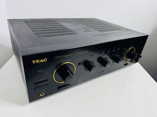 Amplificador Estéreo TEAC A-R600 para Reparar
