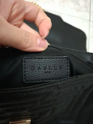 Borsa Gaëlle Paris nera con tracolla oro