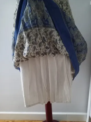 Falda Zara Estampada Azul y Blanca