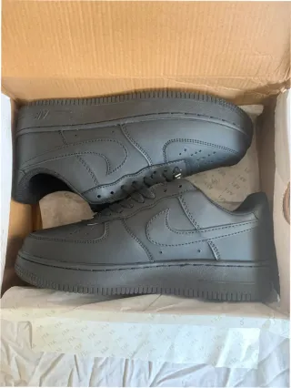 Nike Air Force 1 Low '07 Negras Talla 41