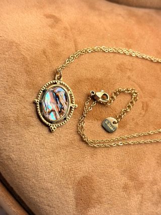 Collar Acero Inoxidable Dorado con Piedra nacar