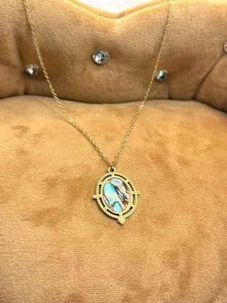 Collar Acero Inoxidable Dorado con Piedra nacar