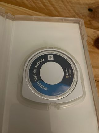 Juego PSP Crash: Lucha de Titanes