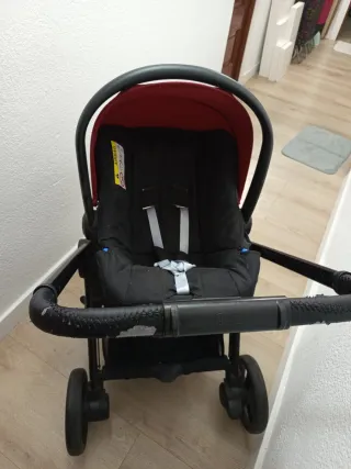 Cochecito de bebé rojo