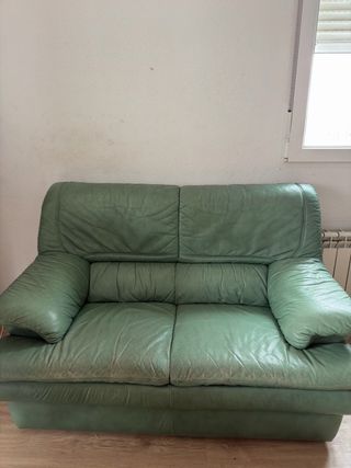 Sofá de piel verde