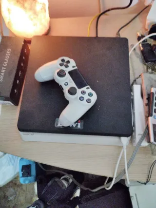 Consola PS4 blanca edición limitada