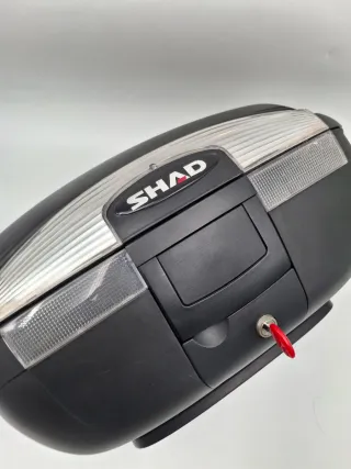 Baúl Shad SH45 con 1 llave y parrilla REF:63