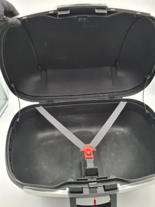 Baúl Shad SH45 con 1 llave y parrilla REF:63