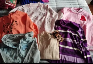 Ropa de mujer: naranja, rosa y morado