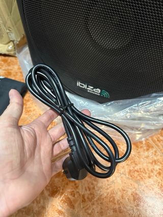 Altavoz Ibiza Sound Portátil con Micrófono