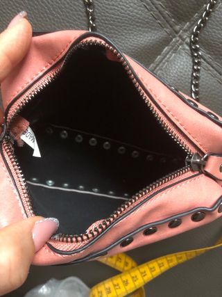 Borsa a tracolla con borchie