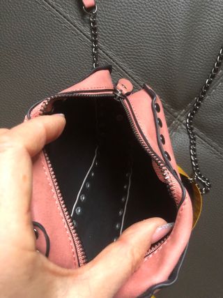 Borsa a tracolla con borchie