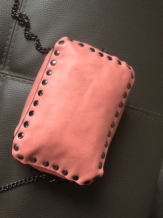 Borsa a tracolla con borchie