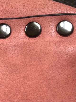 Borsa a tracolla con borchie